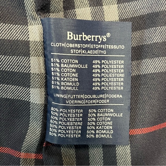 Burberry trench coat. - Picture 13 of 14